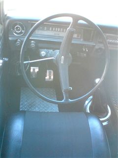 Mi Datsun 510. - Tapiceria y sonido.