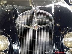 Salón Retromobile FMAAC México 2015 - Chrysler Airflow 1936