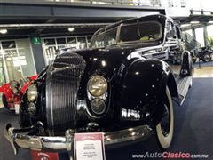 Salón Retromobile FMAAC México 2015 - Chrysler Airflow 1936