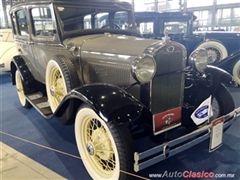 Salón Retromobile FMAAC México 2015 - Ford A Sedan 1931