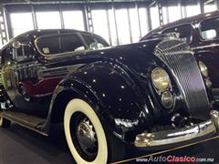 Salón Retromobile FMAAC México 2015 - Chrysler Airflow 1936