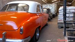 chevrolet 1952 sedan 4 puertas - Nueva pintura naranja y blanco