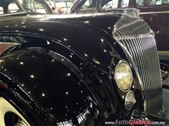 Salón Retromobile FMAAC México 2015 - Chrysler Airflow 1936