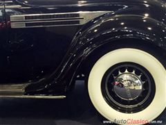 Salón Retromobile FMAAC México 2015 - Chrysler Airflow 1936