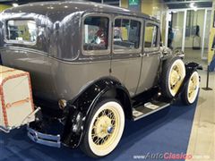 Salón Retromobile FMAAC México 2015 - Ford A Sedan 1931