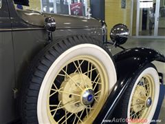 Salón Retromobile FMAAC México 2015 - Ford A Sedan 1931