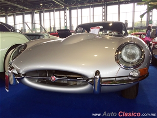 Salón Retromobile FMAAC México 2016 - Event Images - Part V | 1964 Jaguar E type motor L6 4,200cc 179hp