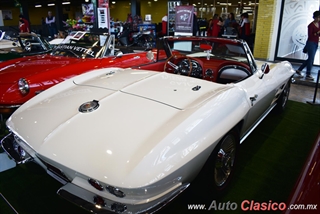 Retromobile 2018 - Imágenes del Evento - Parte XII | 1964 Chevrolet Corvette. Motor V8 de 327ci que desarrolla 300hp