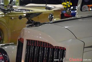 Retromobile 2017 - 1937 Packard Sedan | 1937 Packard Sedan, 8 cilindros en línea de 282ci con 120hp