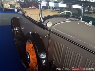 Salón Retromobile FMAAC México 2016 - Imágenes del Evento - Parte I | 1930 Chrysler Roadster Serie 66