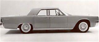 Cuatro Puertas Hardtop con Poste | 1961 Lincoln Continental