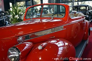 Retromobile 2017 - 1940 Packard One Twenty Convertible | 1940 Packard One Twenty Convertible 8 cilindros en línea de 282ci con 120hp