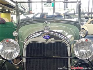 Salón Retromobile FMAAC México 2015 - Ford A Roadster 1928 | 