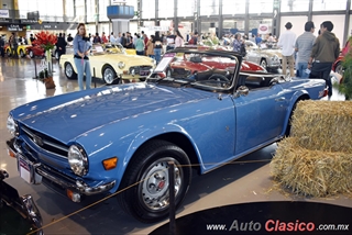 Salón Retromobile 2019 "Clásicos Deportivos de 2 Plazas" - Imágenes del Evento Parte X | 1975 Triumph TR6 Motor 6L 2500cc 125hp