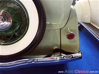Salón Retromobile FMAAC México 2016 - 1934 Ford 40A | 1937 Packard 6 ruedas motor 8 cilindros en línea 320 pulg3 135hp