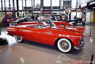 Salón Retromobile 2019 "Clásicos Deportivos de 2 Plazas" - Imágenes del Evento Parte VI | 1956 Ford Thunderbird Motor V8 de 292ci 198hp