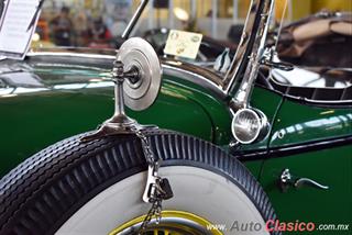 Retromobile 2018 - Imágenes del Evento - Parte III | 1934 Ford Phaeton. Motor 4L de 200ci que desarrolla 50hp. Último año de este modelo con 4 cilindros. Solo se fabricaron 80.