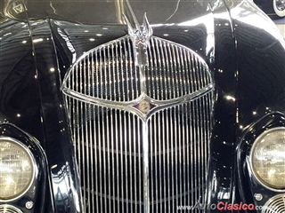 Salón Retromobile FMAAC México 2015 - Chrysler Airflow 1936 | 
