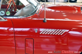 Salón Retromobile 2019 "Clásicos Deportivos de 2 Plazas" - Imágenes del Evento Parte VI | 1956 Ford Thunderbird Motor V8 de 292ci 198hp