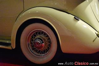 Retromobile 2017 - 1936 Packard Super Eight | 1936 Packard Super Eight, 8 cilindros en línea de 320ci con 130hp.