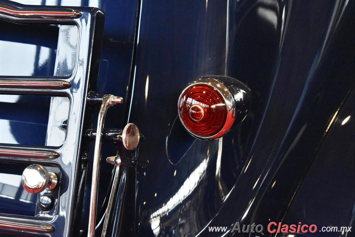 1937 Packard Super Eight 8 cilindros en línea de 320ci con 135hp