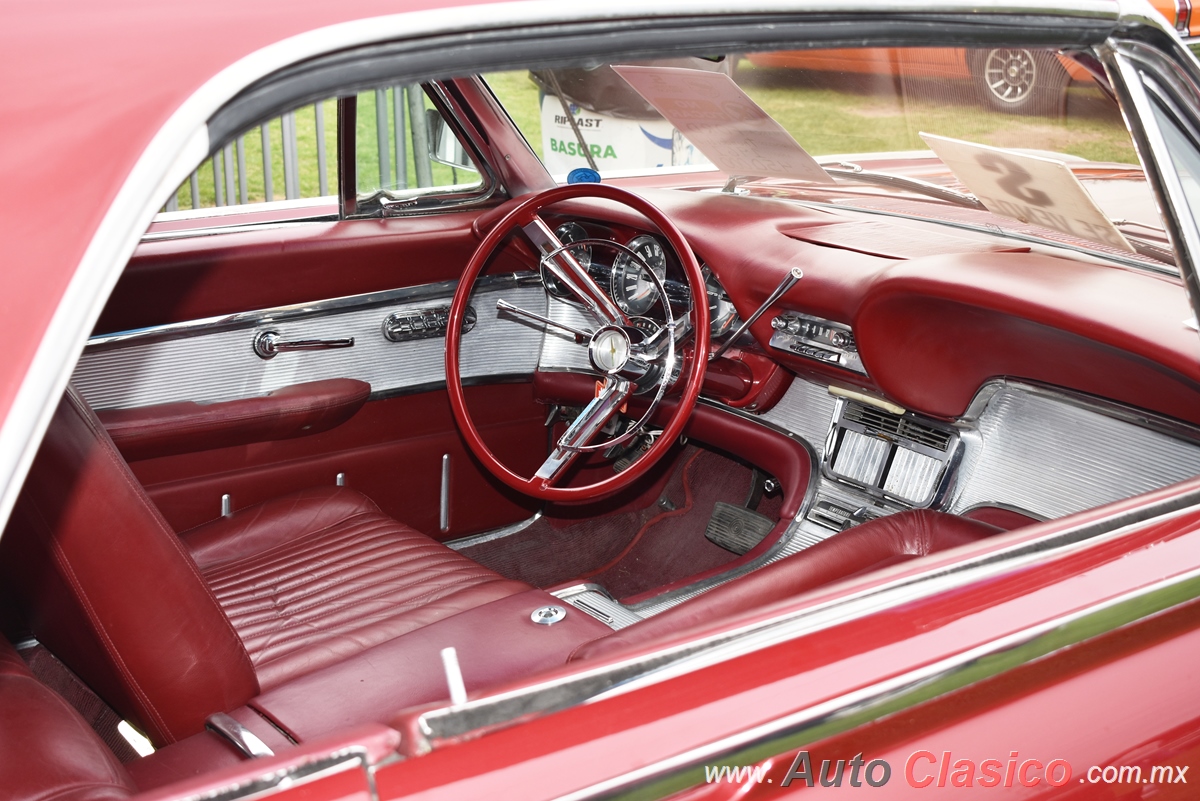 1961 Ford Thunderbird