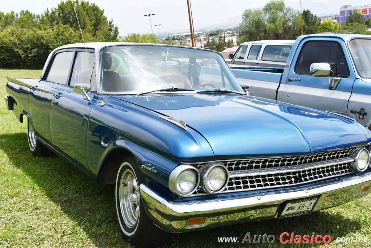 1961 Ford Fairlane 500 4 doors sedan