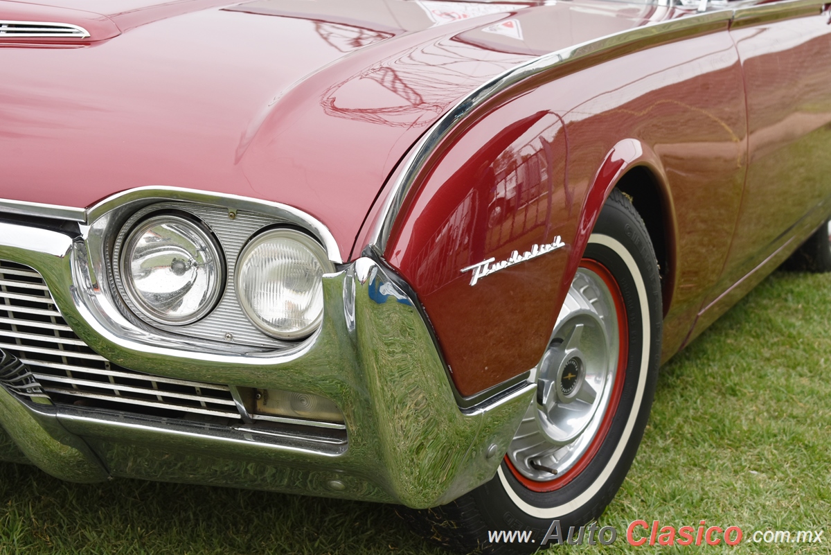 1961 Ford Thunderbird