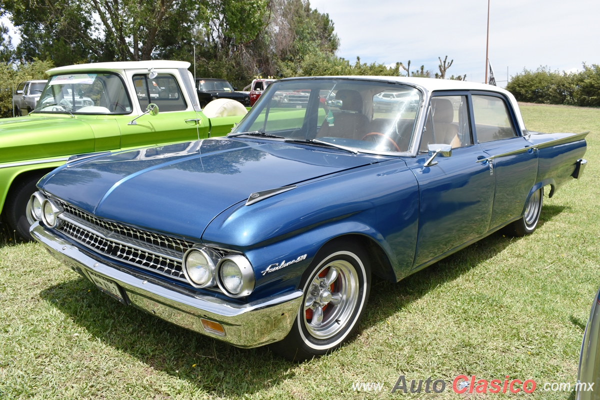 1961 Ford Fairlane 500 4 doors sedan