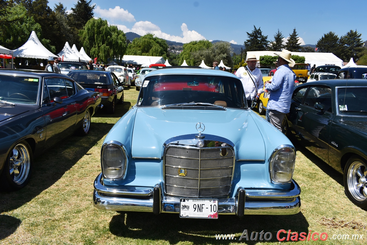 Mercedes Benz 220