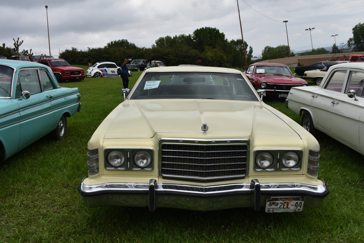 1975 Ford LTD 2 Puertas Sedán