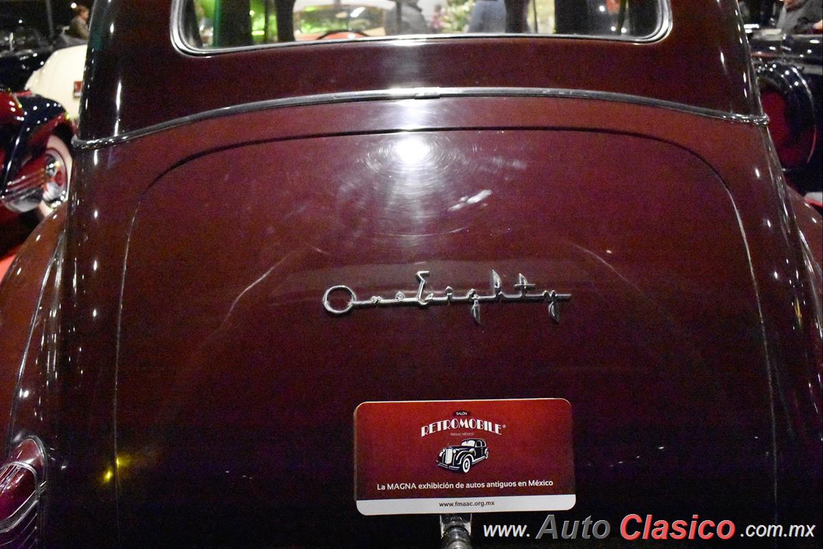 1942 Packard One Eighty, 8 cilindros en línea de 356ci con 165hp