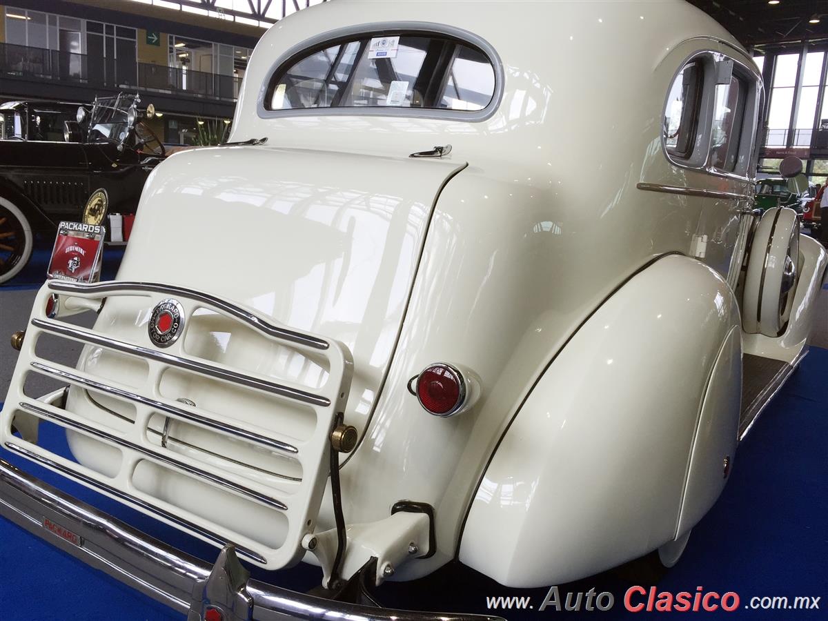 1937 Packard 6 ruedas motor 8 cilindros en línea 320 pulg3 135hp