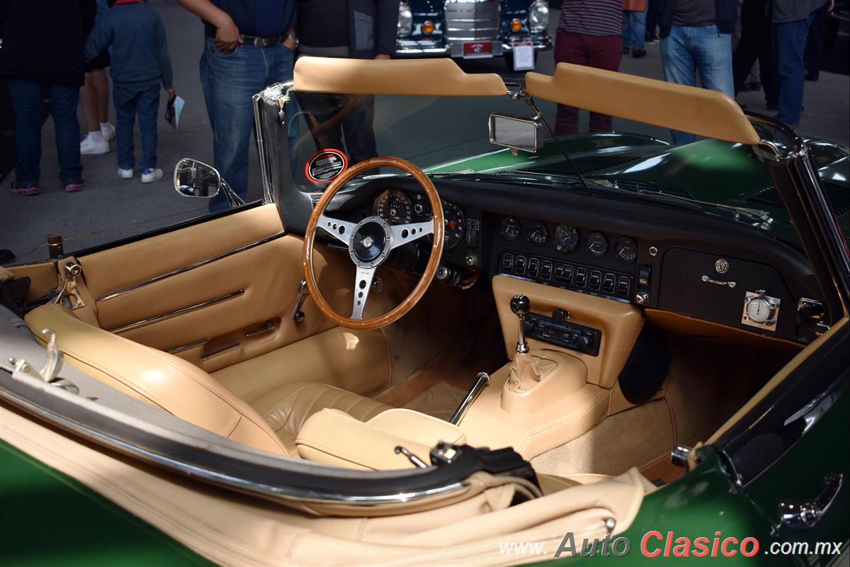 1965 Jaguar E Type, 6 cilindros en línea de 4,200cc con 265hp