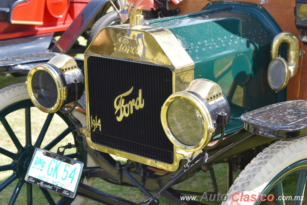 1914 Ford Model T Roundabout