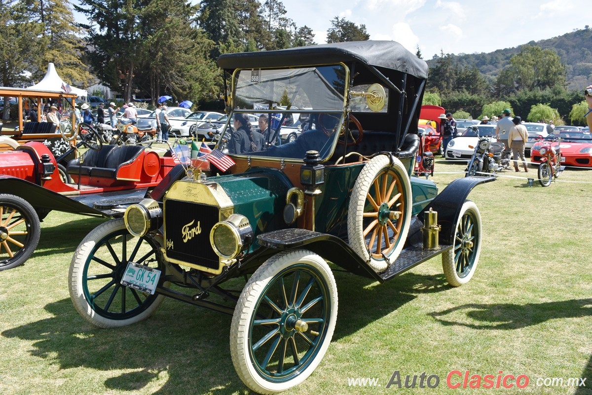 1914 Ford Model T Roundabout