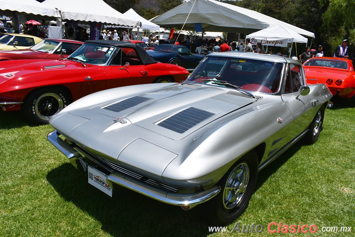 1963 Chevrolet Corvette C2 Stingray Split Window