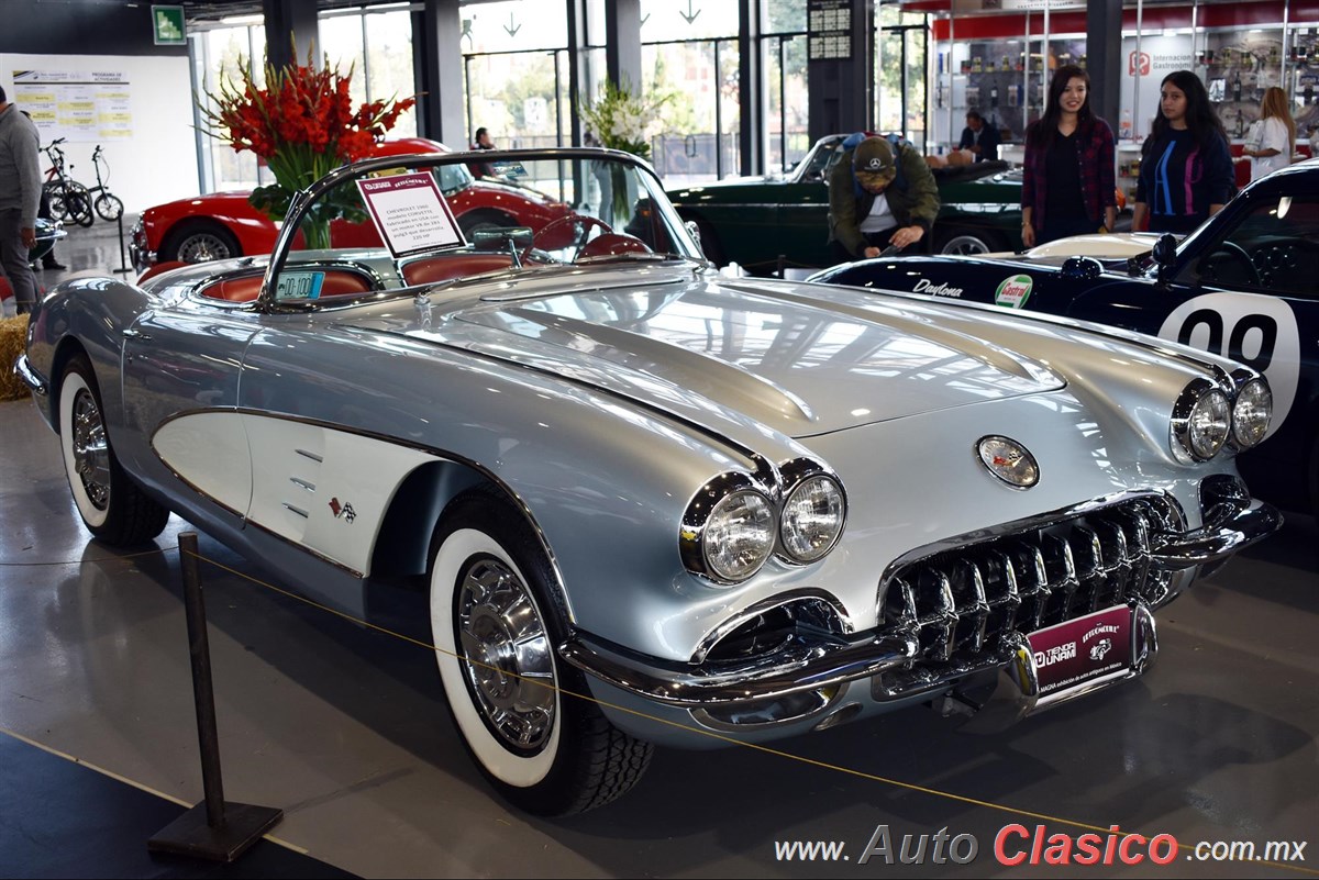 1960 Chevrolet Corvette Motor V8 de 283ci 220hp