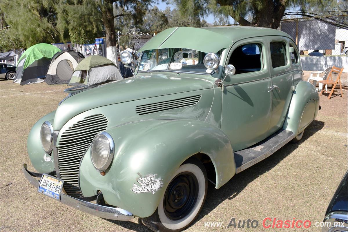 1938 Ford Deluxe