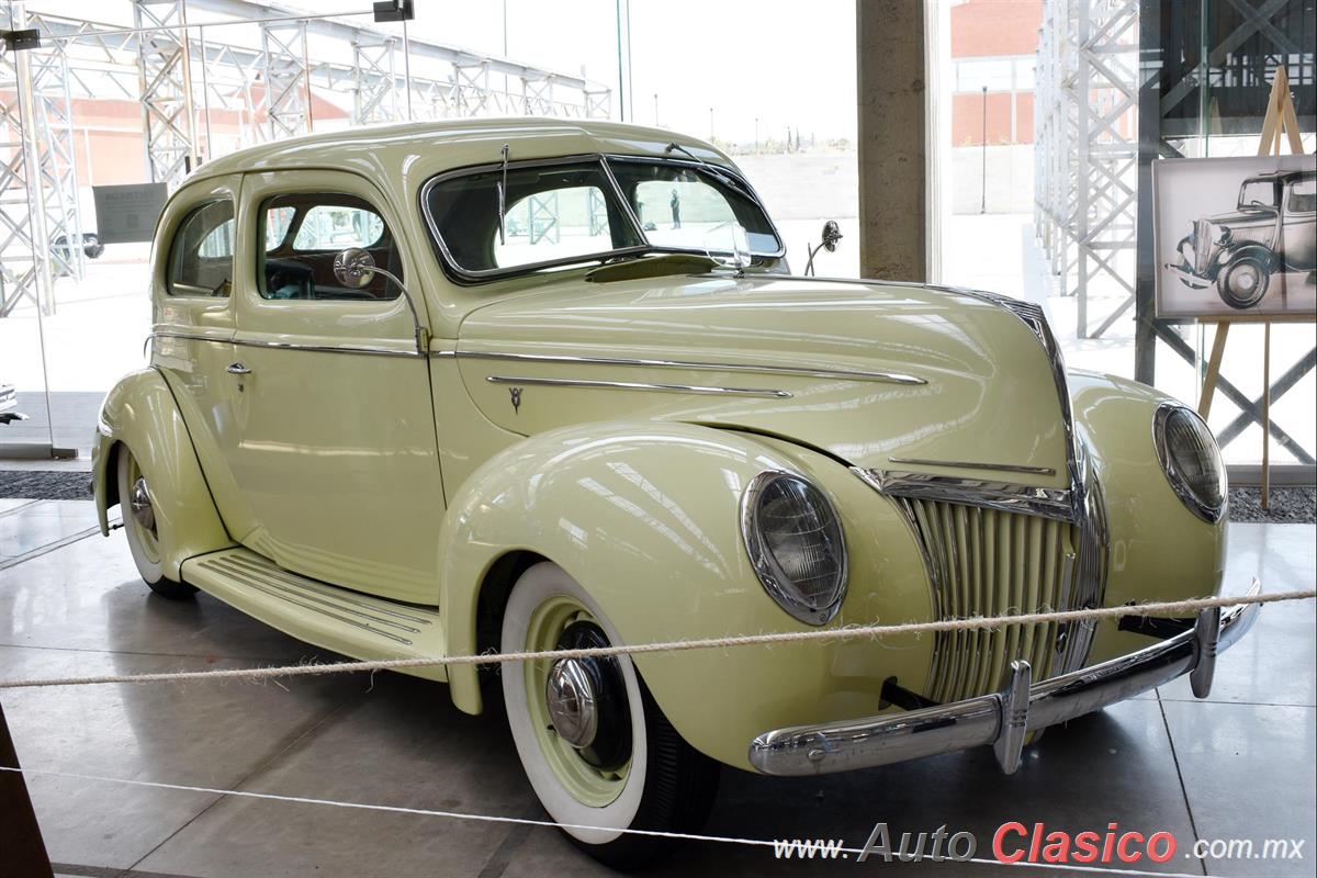 1939 Ford Deluxe Custom