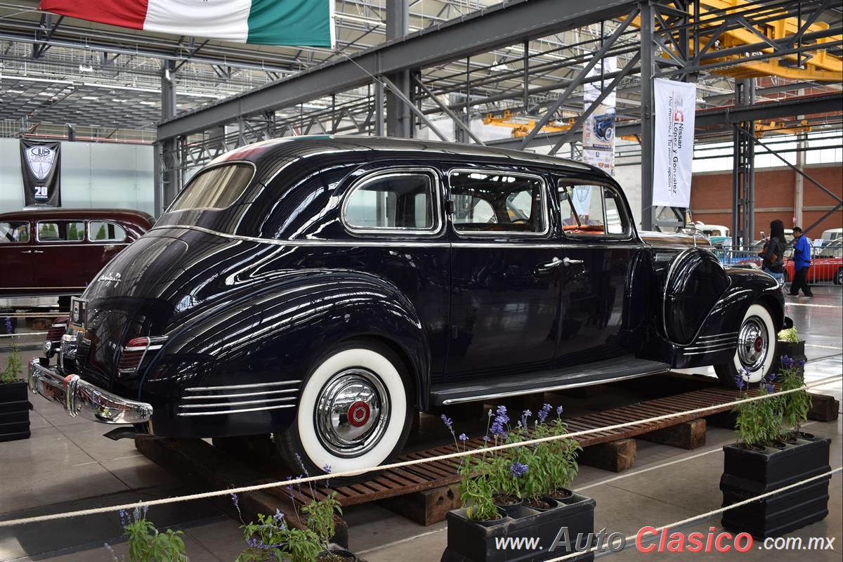1942 Packard Custom de Lux Limo One Eighty