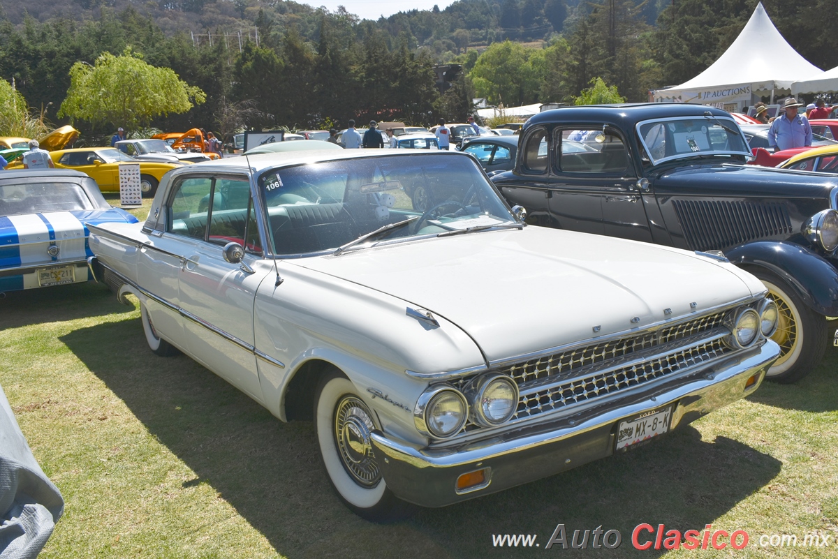 1961 Ford Galaxie Town Victoria