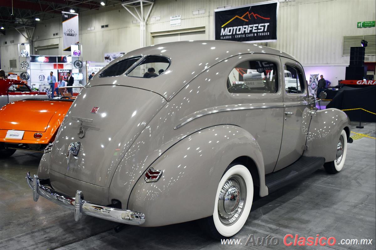1940 Ford Two Doors Deluxe
